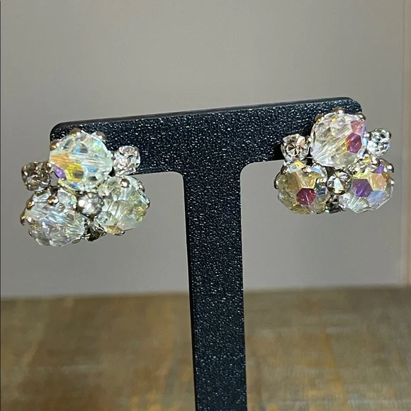1950’s Coro Faceted Crystal & Rhinestone Cluster Clip-on Earrings - Picture 3 of 8